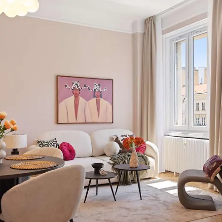 Elegant 2br Designer Retreat In Karoly Krt * Βουδαπέστη
