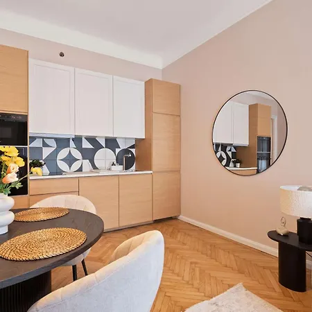 Διαμέρισμα Elegant 2br Designer Retreat In Karoly Krt