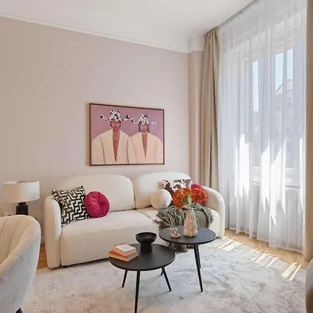 Διαμέρισμα Elegant 2br Designer Retreat In Karoly Krt