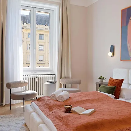شقة Elegant 2br Designer Retreat In Karoly Krt *