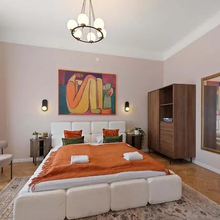 Elegant 2br Designer Retreat In Karoly Krt شقة *