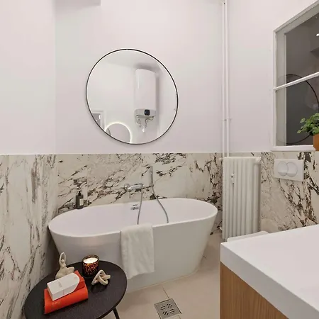 Elegant 2br Designer Retreat In Karoly Krt Διαμέρισμα *