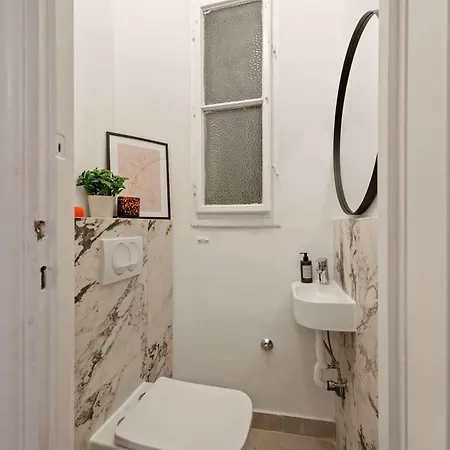 Elegant 2br Designer Retreat In Karoly Krt *