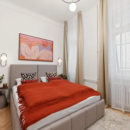 Διαμέρισμα Elegant 2br Designer Retreat In Karoly Krt