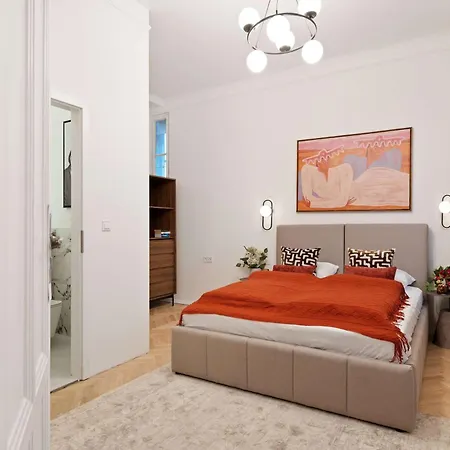 Διαμέρισμα Elegant 2br Designer Retreat In Karoly Krt