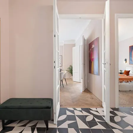 Elegant 2br Designer Retreat In Karoly Krt * Βουδαπέστη